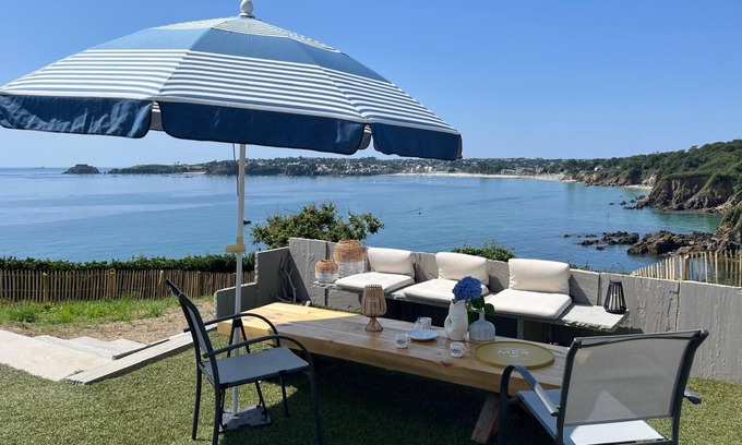 Plougonvelin Casa | "L'Abri côtier", exceptional location on the cliff with 180° sea view.