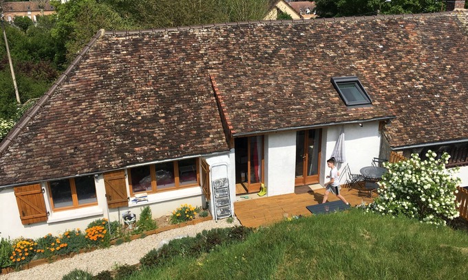 Paron Apartamento | L'ANNEXE: 20 m2 studio with terrace and greenery! 5mn from Sens
