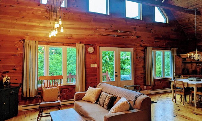 Wakefield Casa | L'Auberge des Collines Full Guest Suite