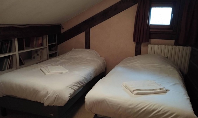Sillingy Chalet De Esquí | L'Authentique - Chalet sleeping 8 in a peaceful setting