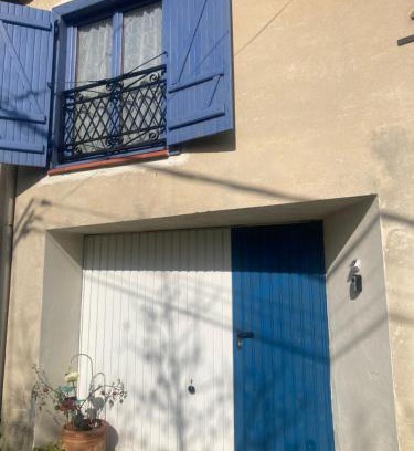 Montreal Apartamento | "L'Echapée Belle" Maison de village climatisée de 45m2 à proximité de Carcassonne,1 chbre à l'étage vue panoramique sur les pyrénées, cuisine équipée,1Salon,1 sdb, Wifi, Parking gratuit, Netflix,Canal sat, Fauteuil massant