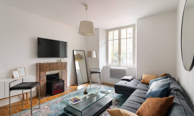 Bourg-l'Eveque Apartamento | L'Ecrivain - Dos Habitaciones Piso, Capacidad 4