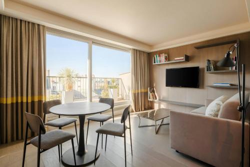 17th Arrondissement Hotel | L'Edmond Hotel Parc Monceau, Sonder by Marriott Bonvoy