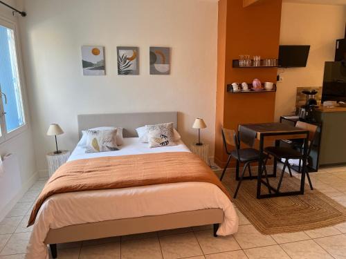 Chaille-les-Marais Apartamento | L'enclos bleu, gîte - marais poitevin avec piscine chauffée