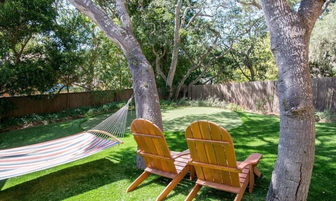 Del Monte Forest Casa | L'ermitage - Pebble Beach House - Private Putting Green!