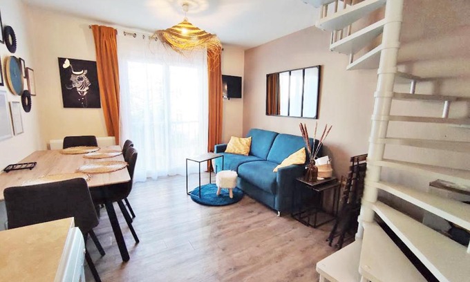 Bagneres-de-Luchon Apartamento | L'Escampette, Duplex T3, centre Luchon, wifi, casier à skis, 4 personnes