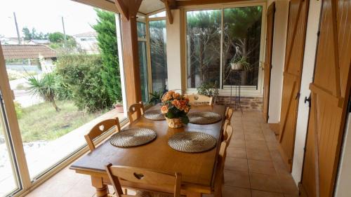 Saint-Andre-de-Cubzac Casa | L'Evasion, maison spacieuse, véranda, parking