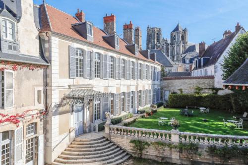 Bourges Cama Y Desayuno | L'Hotel de Panette, Un exceptionnel château en coeur de ville