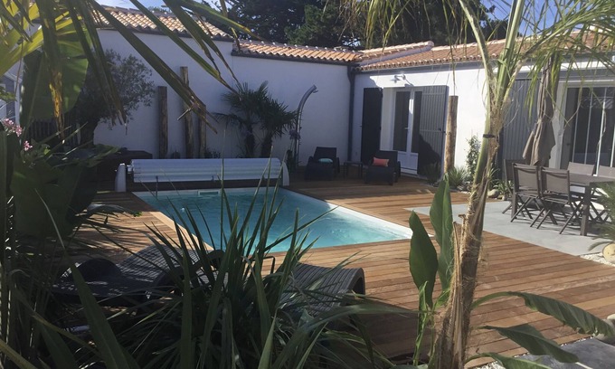 Saint-Georges-d'Oleron Villa | L'Iliade, large modern villa near the beach with heated pool