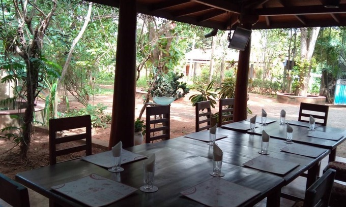 Pahala Maragahawewa Cama Y Desayuno | L.L.Tourist Inn & Safari jeeps