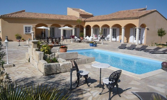 Arles Apartamento | Oasis 2 Pequeño paraíso en Provenza, gran terraza y piscina.