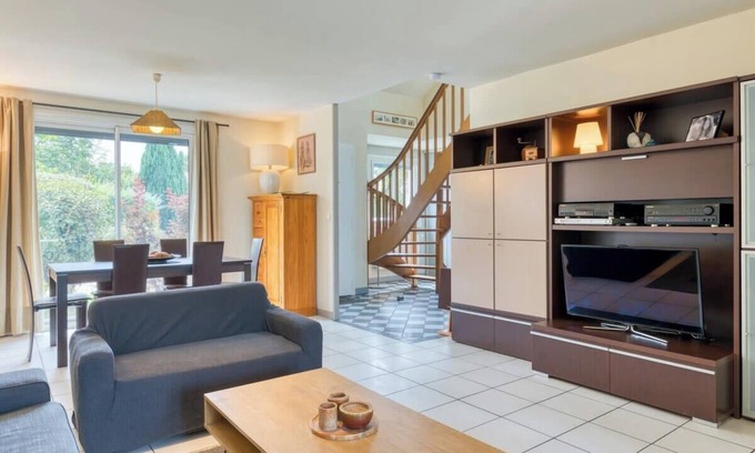 Canteleu Casa | L'Olivier, charmante maison avec parking et jardin