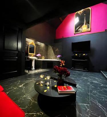 Flagy Casa | L'Orchidarium, maison élégante et romantique à Flagy - Loveroom en duplex