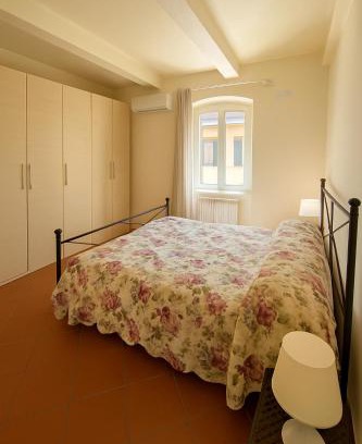 Marina di Carrara Casa | L'orologio matto