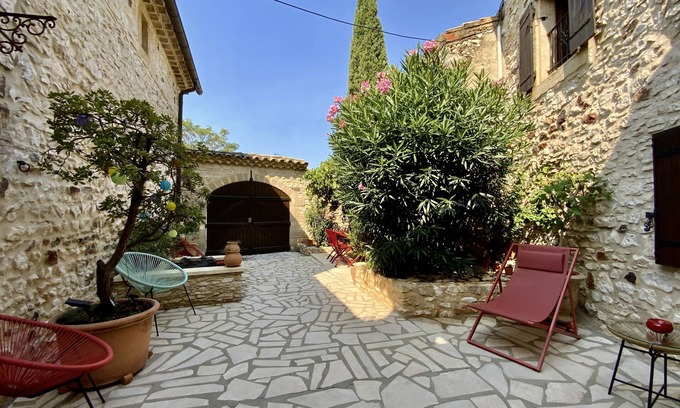 Pouzilhac Casa | L'Uzétienne - Large residence with pool and patio!