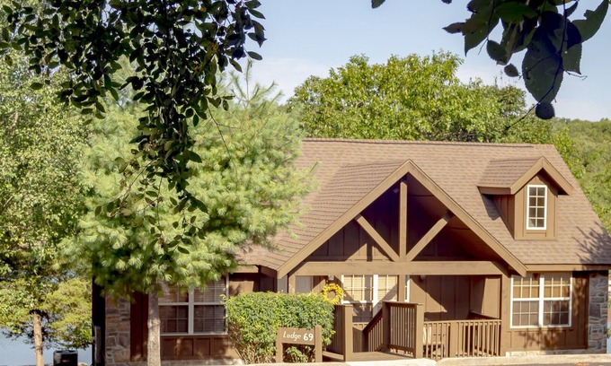Reeds Spring Cabina | L069 Lakeside Delight 2Br Lakefront Cabin, SEE DESC. for SUMMER SPECIAL