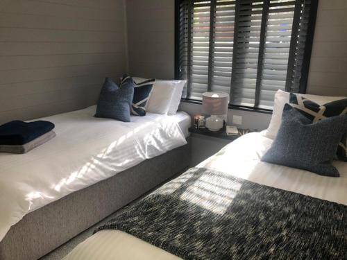 Bethesda Casa | L19 - Penrhyn Spa Lodge with Hot Tub
