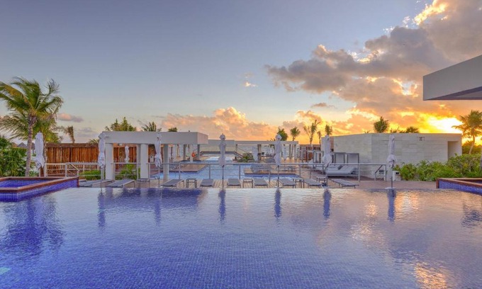 Playa Mujeres Apartamento | La Amada Residences Private Beach Getaway with Pools & Gym