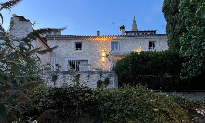Aigueze Casa | La Bâtisse de Rêve, Authentic Villa for 8 people with Jacuzzi