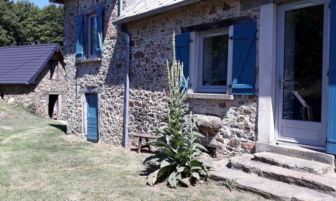 Orgnac-sur-Vezere Casa | Luces bajas, naturaleza, silencio y música.