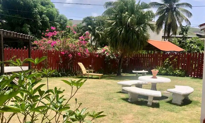 Gros Islet Casa | LA BELLE BREEZE VILLA, beach, pool, fruit trees, games and entertainment, nature