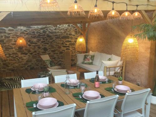 Octon Casa | La Bohème. Maison de village cosy, jardin et spa.