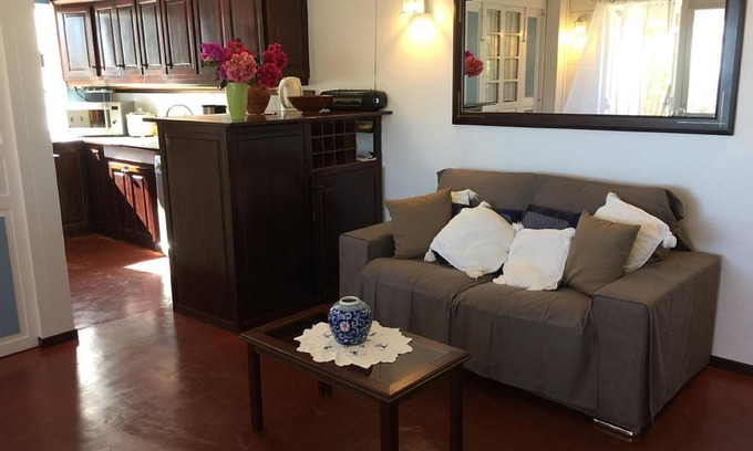 Piton Saint-Leu Villa | "La Bougainvillée" 3-star, charming Creole gite for 4 people with sea view.