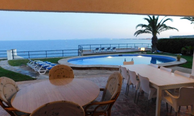 Orihuela Costa Villa | Impresionante ubicación frente al mar con escalera privada a la playa