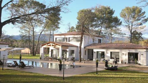 Saint-Paul-en-Foret Casa | La brise Provençale