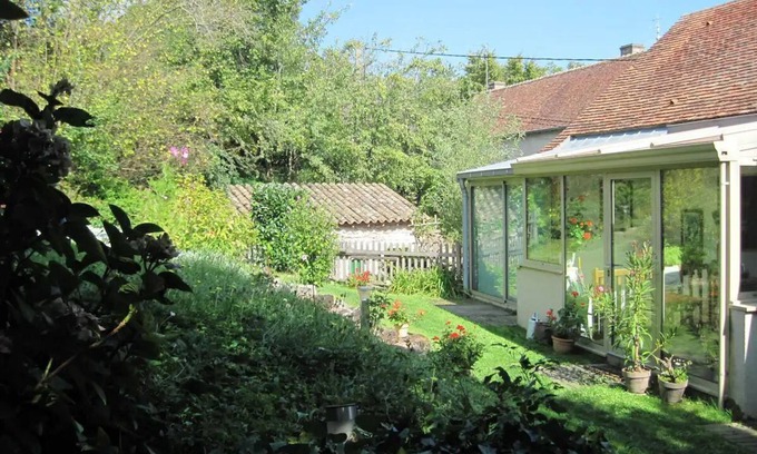 Chatel-Moron Casa | La Buissonnière in South Burgundy: whole house with swimming pool