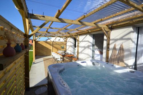 Plancoet Casa | La Bulle Emeraude, détente à deux, en famille ou entre amis