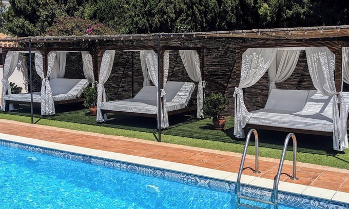 Murchas Apartamento | Apartamento de lujo, cama king size, centro Talará (Lecrin), WIFI, piscina, jardín.
