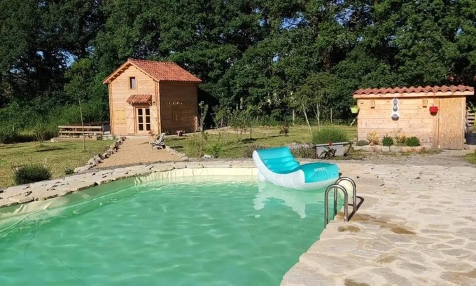 Varen Chalet De Esquí | The chalet birdhouse with swimming pool.