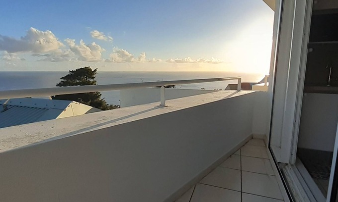 Case-Pilote Apartamento | La Capresse à Case Pilote Studio Saphir, Vue Imprenable sur la Côte Caraïbes