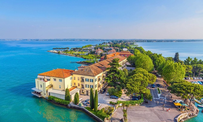 Padenghe sul Garda Apartamento | La Casa Accanto With Shared Pool