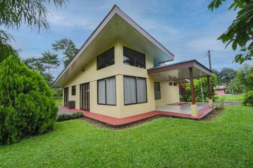 La Fortuna Casa | La Casa Amarilla