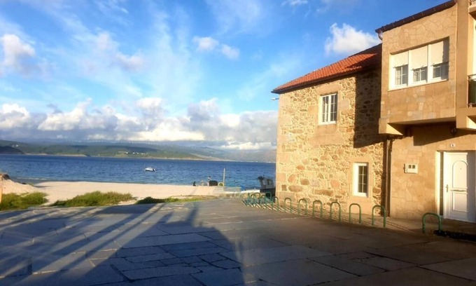 Fisterra Apartamento | La Casa de Ana está ubicada en una antigua fábrica de salazón del año 1805