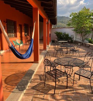 Copan Ruinas Cama Y Desayuno | La Casa de Cafe Bed and Breakfast