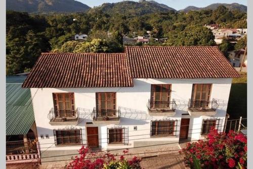 Copan Ruinas Casa | La Casa de Dona Irma Townhouse