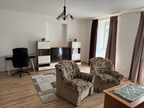 Veszpremfajsz Casa | La Casa De Nido-Tágas családias apartman 6 főig, kerttel