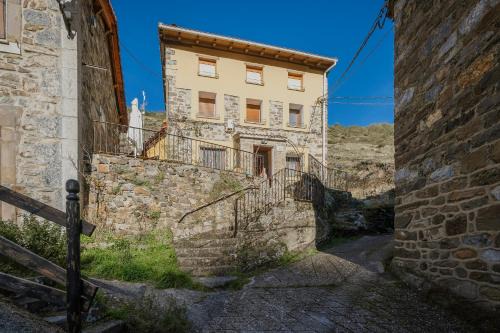 Llanaves de la Reina Casa | La Casa De Sara