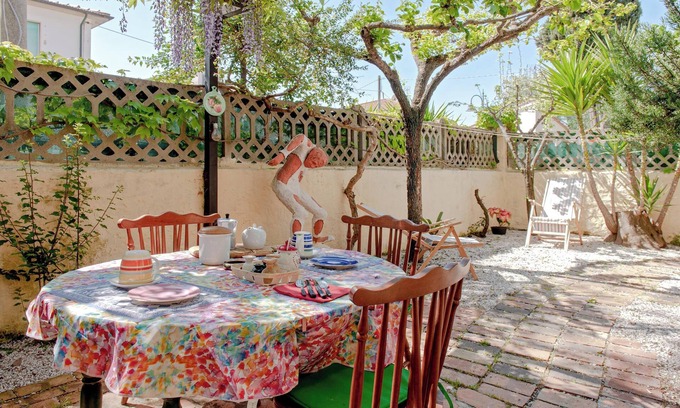Vada Apartamento | La Casa Degli Artisti' cerca de la playa con jardín privado y aire acondicionado