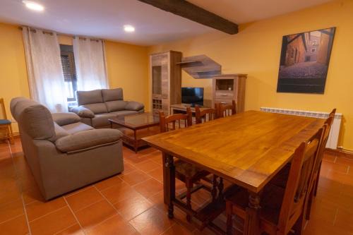 Arevalo Casa | La Casa del Castillo