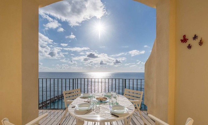 Marina del Cantone Chalet De Esquí | La Casa del Mare close to the beach