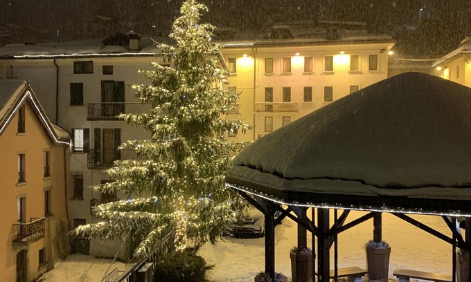 Ponte di Legno Apartamento | la casa in piazza - cozy apartment in pedestrian area, slopes just a few minutes away