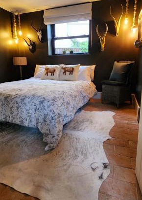 Cheltenham Casa | La Casa Rosa Cheltenham - free parking close to racecourse