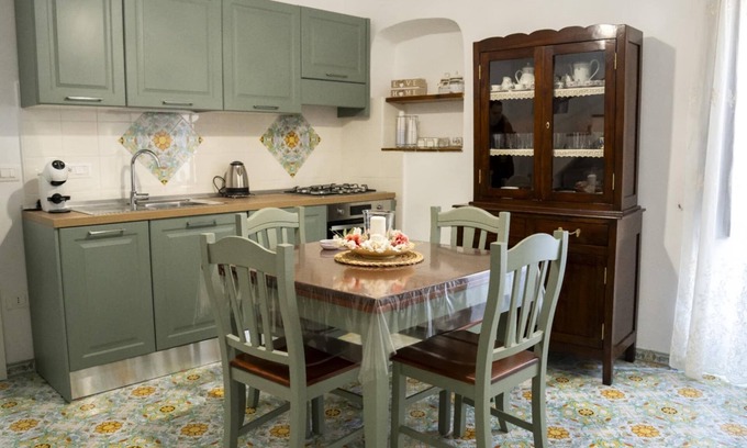 Raito Apartamento | La Casetta di Fifina Amalfi Coast Cozy little house on the Amalfi Coast