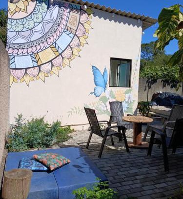 Meia Praia Casa | La Casita Casa Familiar Hospedagem e Camping Urbano