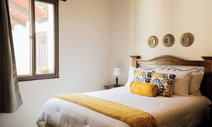 Santa Ana Casa | Casita del Rincon: 15-min walk + Parking