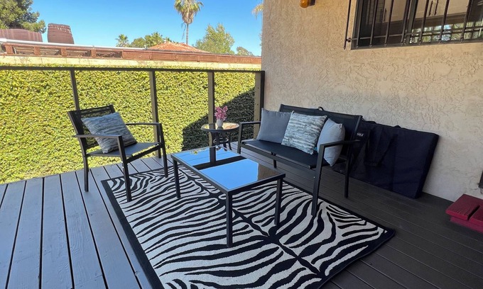 Mount Helix Casa | La Casita Guest House, private fenced yard & with air conditioning, pet friendly